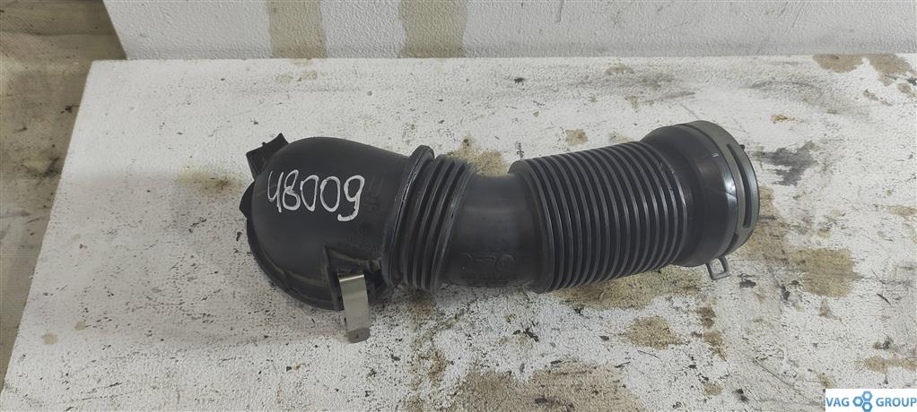 патрубок (трубопровод, шланг) Volkswagen Jetta 5 поколение 2009, 2.0 л., TFSI, бензин, седан, BWA, 06F129627G, . - фото №1