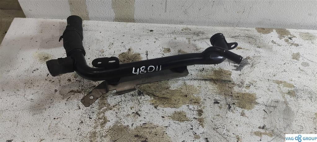 трубка охлаждающей жидкости Volkswagen Jetta 5 поколение 2006, 2.0 л., бензин, седан, BPY, BPJ, BWE, BWA, 06F121065H, BUL, . - фото №1