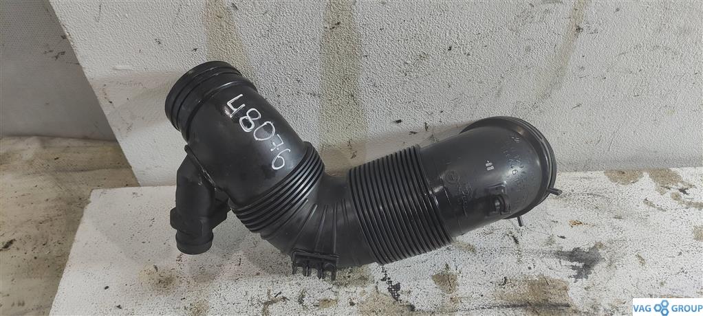 патрубок (трубопровод, шланг) Volkswagen Golf 6 поколение 2010, 2.0 л., TDi, дизель, хетчбэк 5 дв., 3C0129654AH, 3C0129654Q, CBAA, CBAB, CBDC, CBBB, CFFA, CFFB, CLCA, CFGB - фото №1