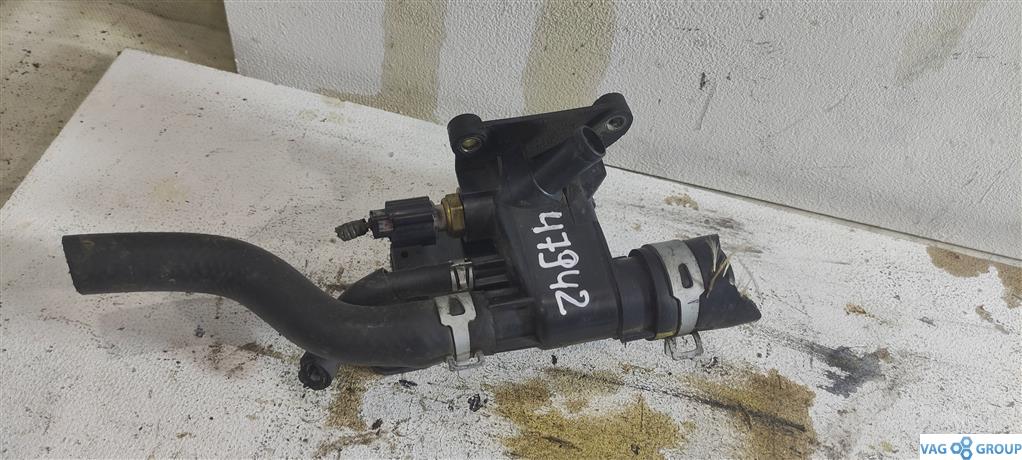 фланец (тройник) системы охлаждения Mazda 3 BK 2005, 2.0 л., бензин, седан, 4M5G9A500, LF941517Z, K5T46597, LF2.0 - фото №1