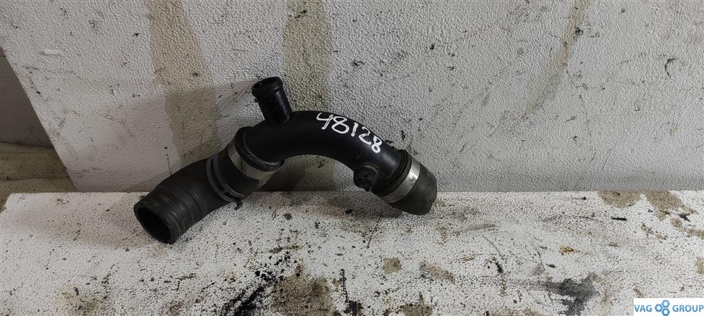 фланец (тройник) системы охлаждения Volkswagen Passat B7 2013, 2.0 л., TDi, дизель, седан, 5K0121070C, 5K0121087, CFFB, CFGB, CAYC, CLLA, CFGC, CCFA - фото №1