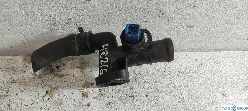 фланец (тройник) системы охлаждения Audi A3 8L 1999, 1.8 л., бензин, хетчбэк 5 дв., 06A121133J, . - фото №1