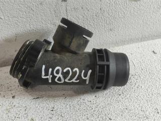 фланец (тройник) системы охлаждения Volkswagen Passat B6 2006, 2.0 л., бензин, седан, BLX, 06F121131C, .