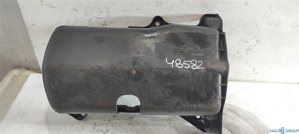 Крышка масляного поддона Volkswagen Golf 4 поколение 2001, 2.0 л., бензин, хетчбэк 5 дв., AQY, 038103660, . - фото №1