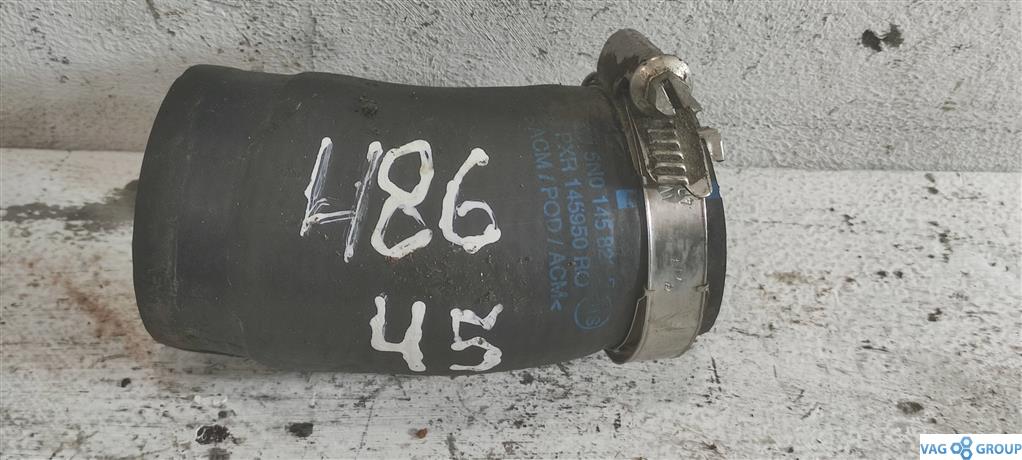 патрубок интеркулера Volkswagen Tiguan 1 поколение 2009, 2.0 л., TDi, дизель, внедорожник 5 дв., 5N0145828E, CFFA, CFFB, CFGB, CLJA, CFFD, . - фото №1