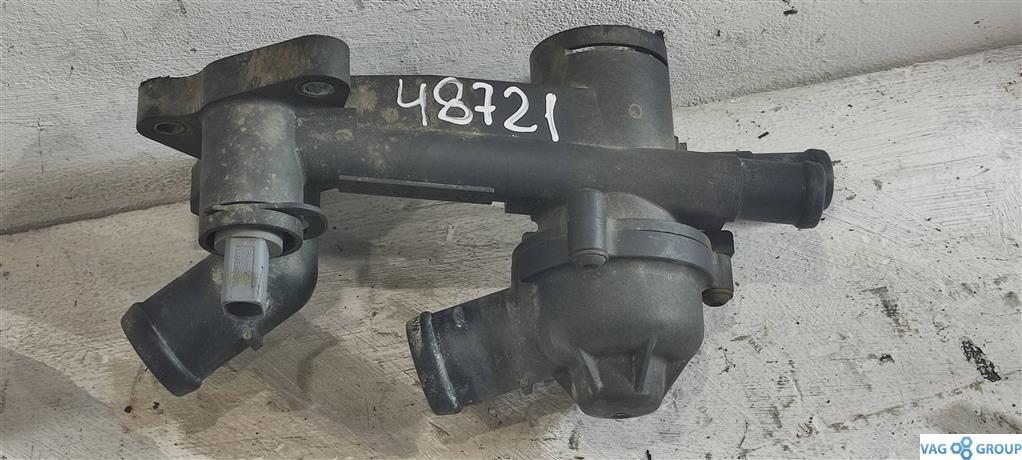 корпус термостата Volkswagen Polo 5 поколение 2012, 1.2 л., бензин, хетчбэк 5 дв., 03C121111B, BME, BZG, BBM, BMD, CJLA, . - фото №1