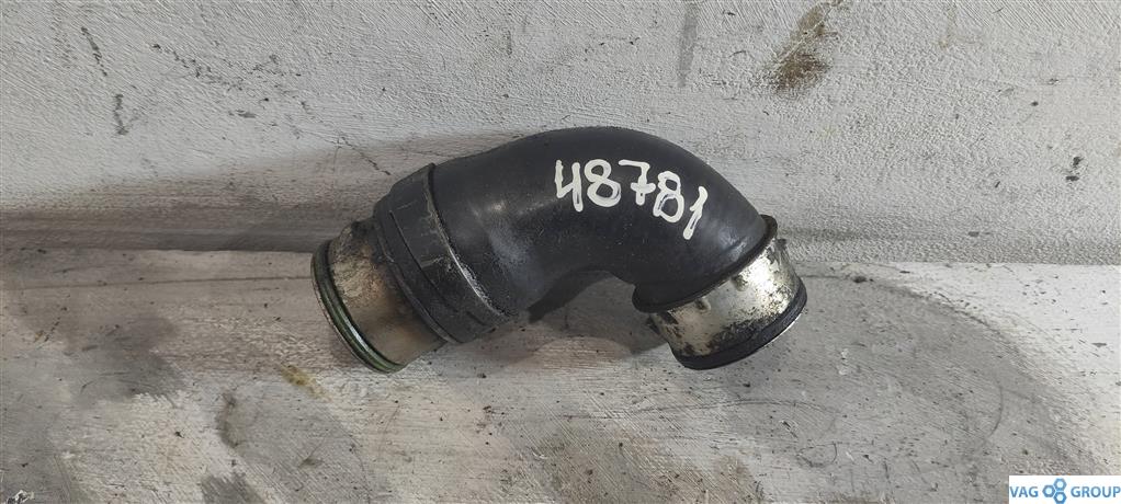 патрубок интеркулера Volkswagen Golf 5 поколение 2007, 1.9 л., TDi, дизель, хетчбэк 5 дв., BLS, 038131111A, BMM, BSU, BXJ, . - фото №1