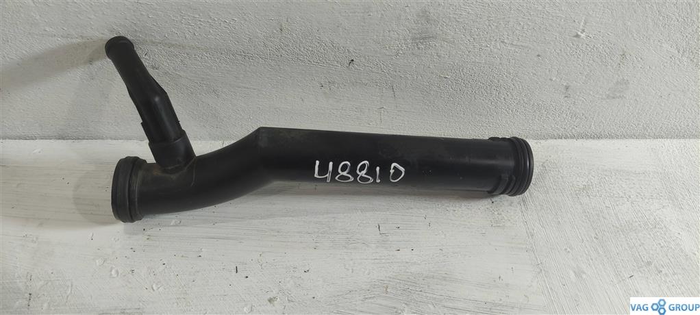 патрубок (трубопровод, шланг) Volkswagen Polo 5 поколение 2012, 1.2 л., бензин, хетчбэк 5 дв., 03E121065A, 03E121026B, CJLA - фото №1