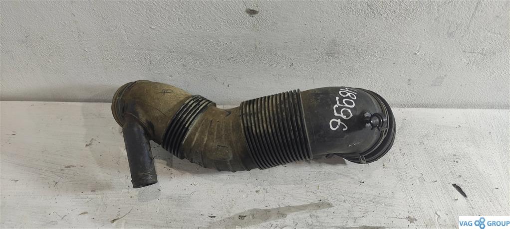 патрубок (трубопровод, шланг) Volkswagen Golf 6 поколение 2010, 2.0 л., TDi, дизель, хетчбэк 5 дв., 5N0129656, CBAA, CBAB, CBDC, CBBB, CFFA, CFFB, CLCA, CFGB, . - фото №1