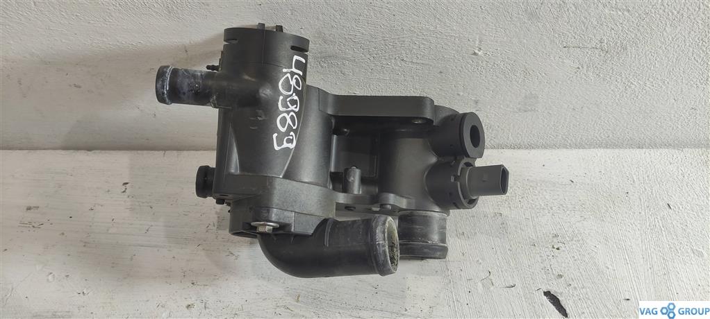 корпус термостата Skoda Roomster 1 поколение 2008, 1.4 л., бензин, минивэн, 032121111CG, BXW, . - фото №1