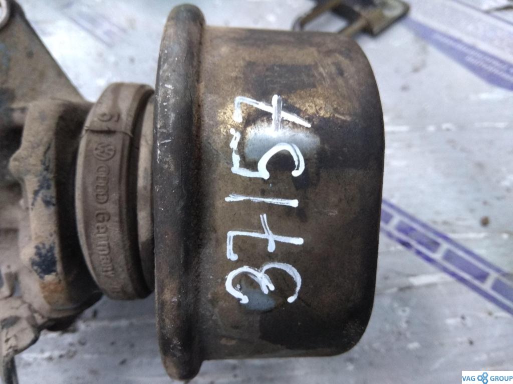 подушка крепления КПП Volkswagen Transporter T4 1999, 2.5 л., TDi, дизель, фургон, 074198207B, ACV, AVT, AET, AXG, AYY, AUF, AHY, AYC, AJA, AJT, AEU, APL, . - фото №1