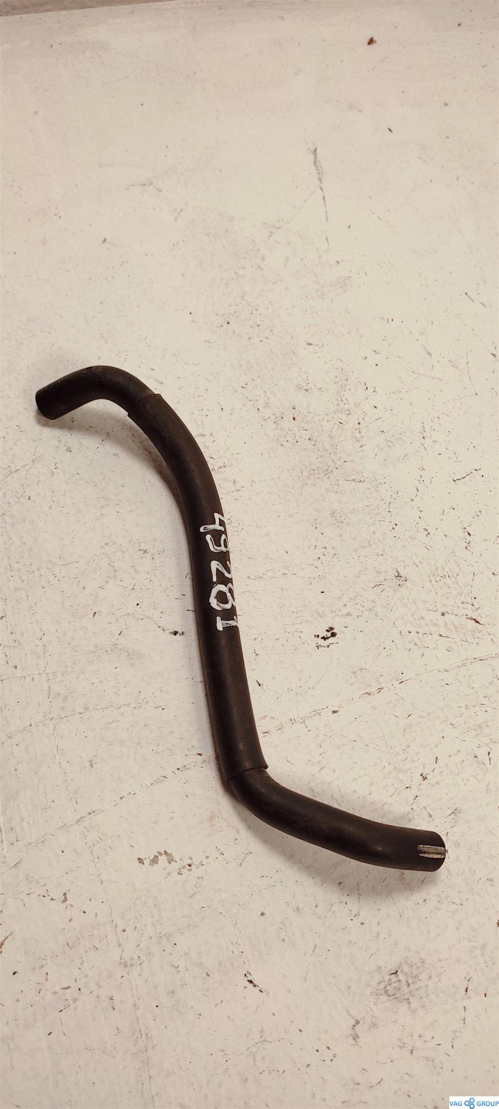 патрубок (трубопровод, шланг) Volkswagen Caddy 3 поколение 2006, 1.6 л., бензин, фургон, 1K0131057B, . - фото №1