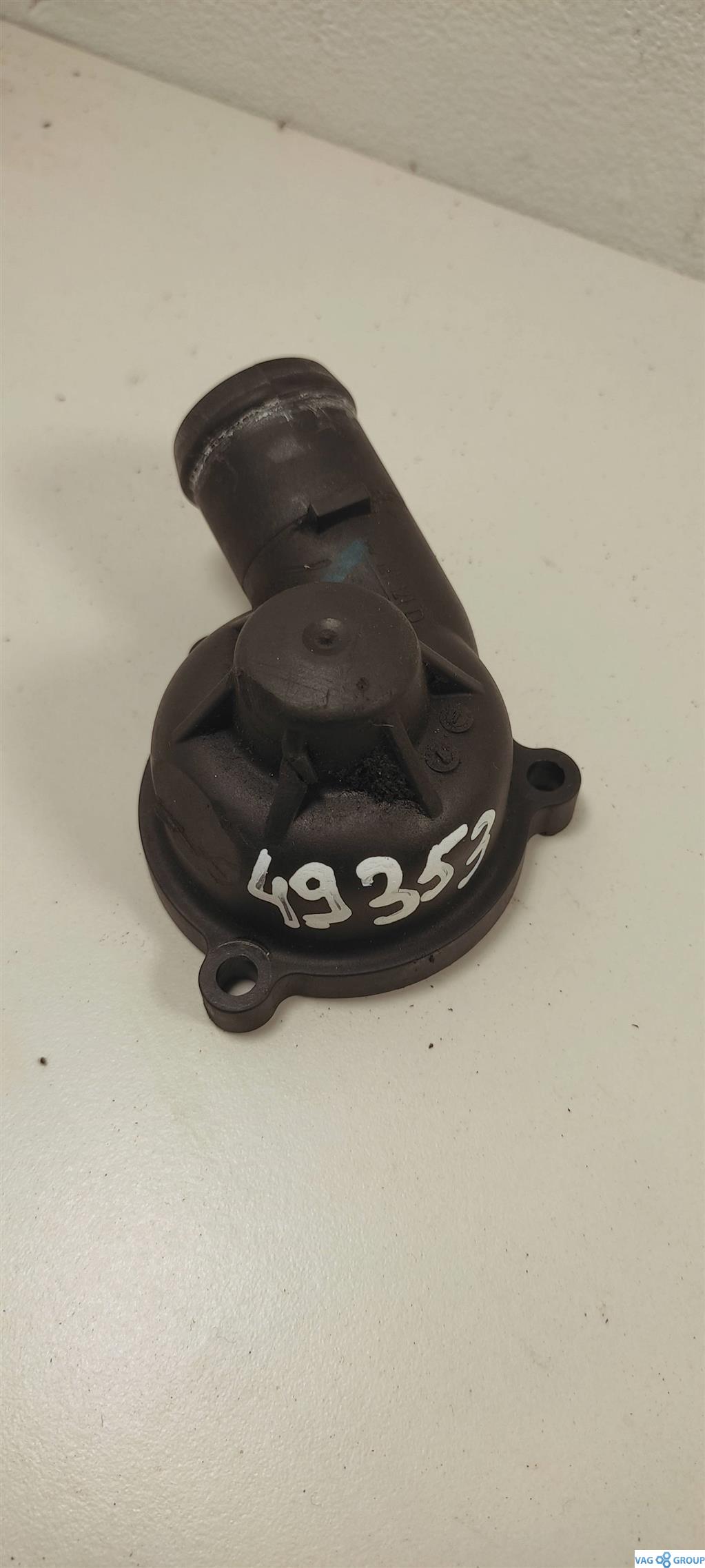 корпус термостата Volkswagen Passat B7 2013, 1.4 л., TSI, бензин, седан, 03C121118D, 03C121111P, CAX, 03C121111T, 03C121111AB, 03C121121D, 03C121026S, 03C121026AF - фото №1