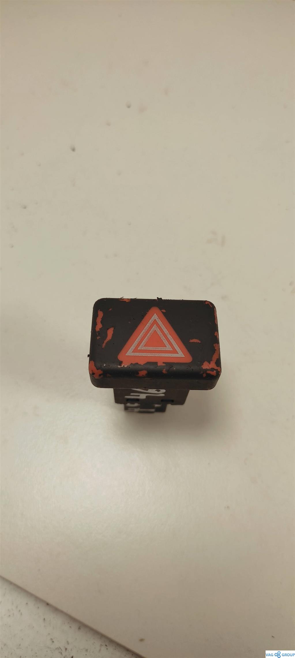 кнопка аварийной сигнализации Audi A4 B6 2003, 1.9 л., TDi, дизель, седан, 8E0941509, . - фото №1
