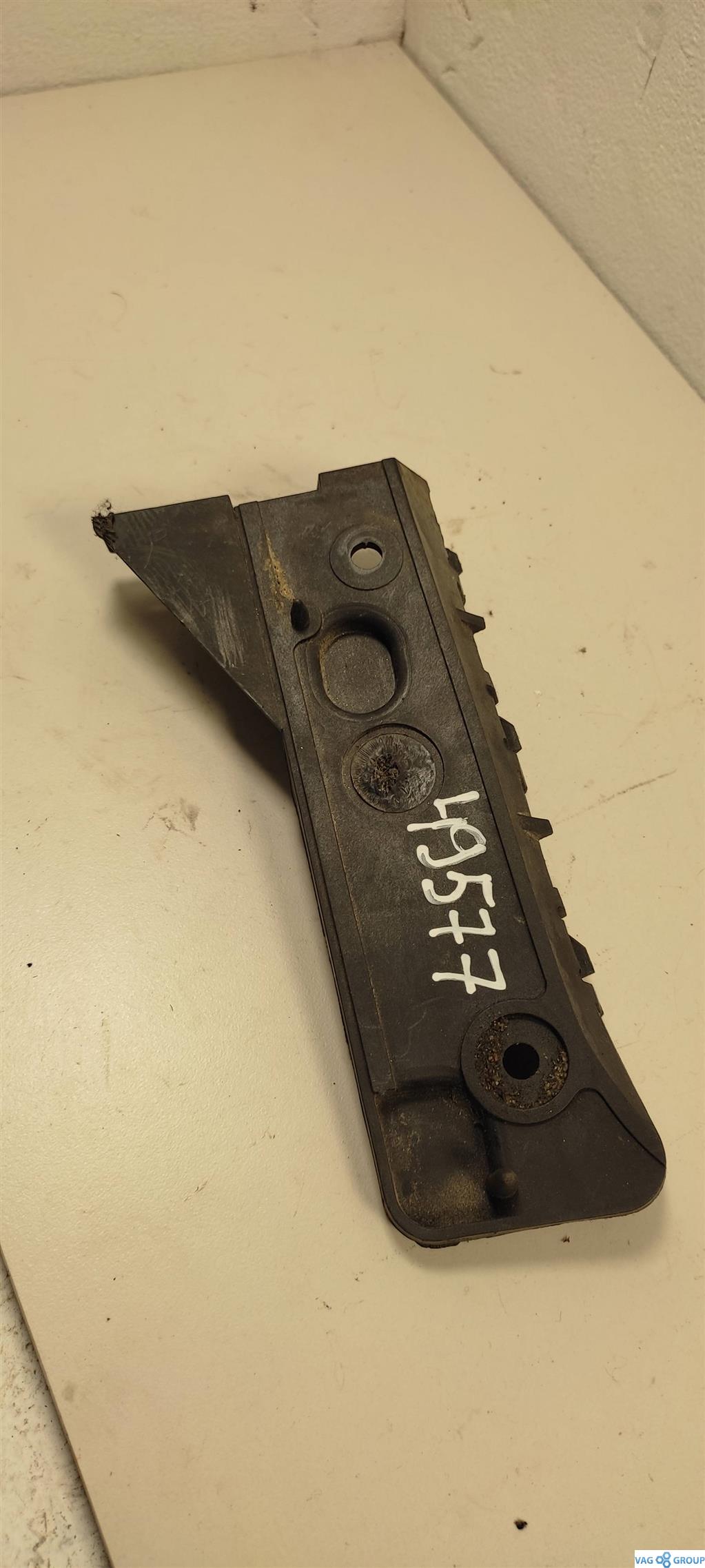 кронштейн (крепление) Audi A4 B6 2003, бензин, седан, 8E0807283A, 8E0807227, 8E0807283, . - фото №1