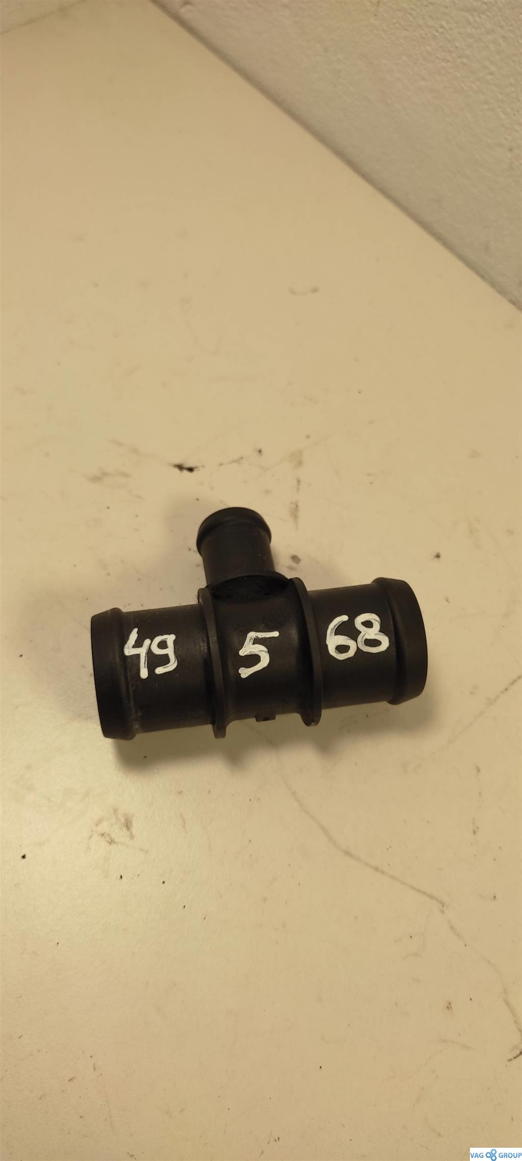 фланец (тройник) системы охлаждения Volkswagen Passat B7 2013, 2.0 л., TDi, дизель, седан, N906929, CFF, N90692901 - фото №1