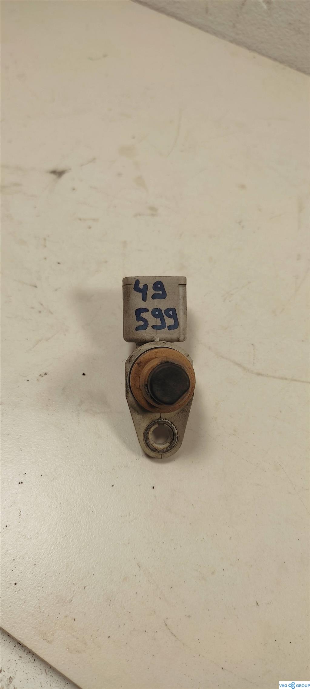 датчик распредвала Volkswagen Passat B6 2007, 3.2 л., бензин, седан, CBZ, BLG, BMY, CAX, CDG, CAV, BHK, BLP, BAG, BSE, BME, BWK, BLV, BTS, AZQ, BZG, 030907601E, AUC, CDA, BSF, BWS, AXZ, 030907601D, APE, AXP, BGU, BLF, BAD, BLM, BAH, BLN, AER, AKK, ALD, ANV, ANW, ARR, ASW, ATE, AUD, AXU, AZN, BDB, BEF, BHG, BHT, BJF, BJR, BJY, BKG, BKR, BMF, BMG, BMH, BMJ, BNW, BNY, BPA, BRN, BSB, BSL, BTE, BTT, BTY, BUB, BWX, CBR, CCP, CCR, CCS, CDD, CDE, CDV, CEE, CEJ, CEV - фото №1