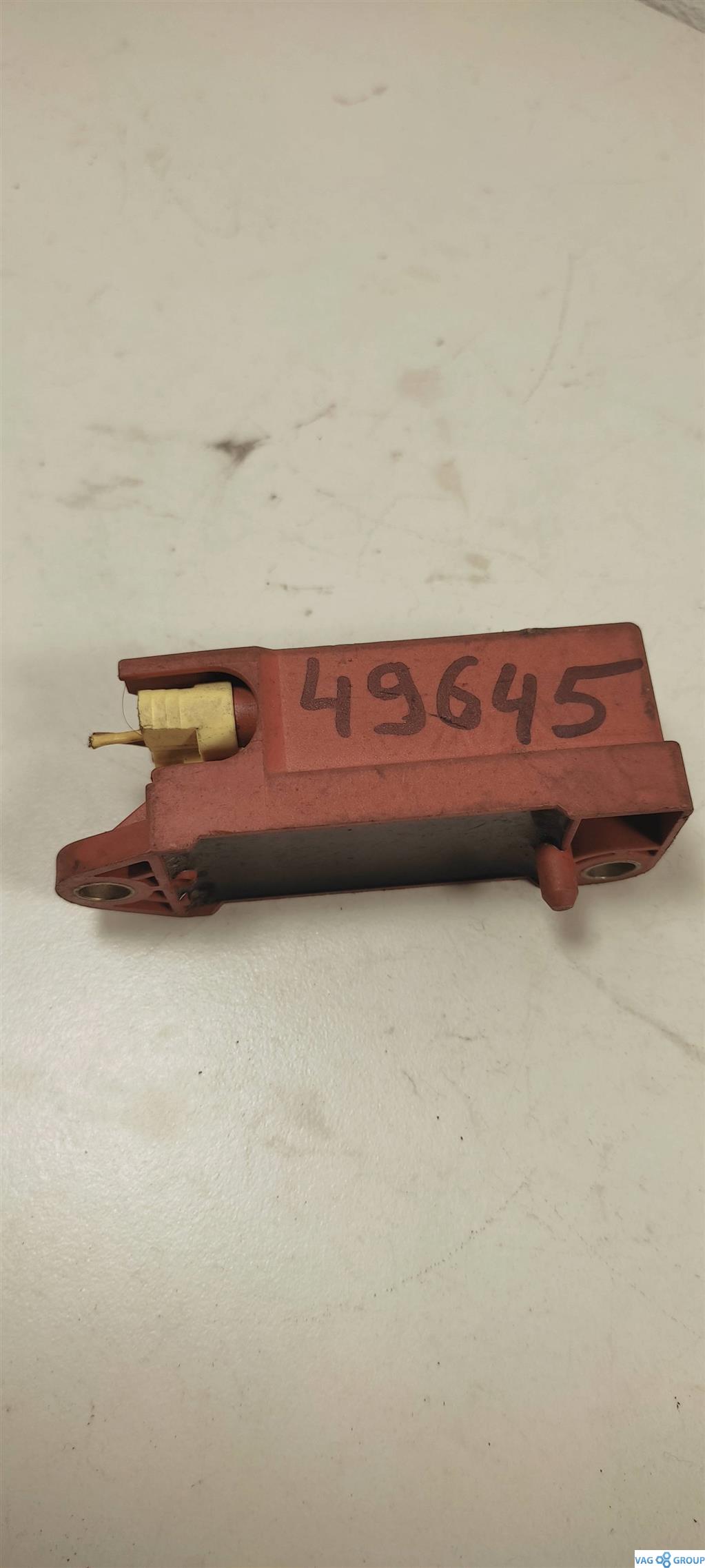 датчик удара Volkswagen Golf 4 поколение 1998, бензин, хетчбэк 5 дв., 1J0906606D, . - фото №1