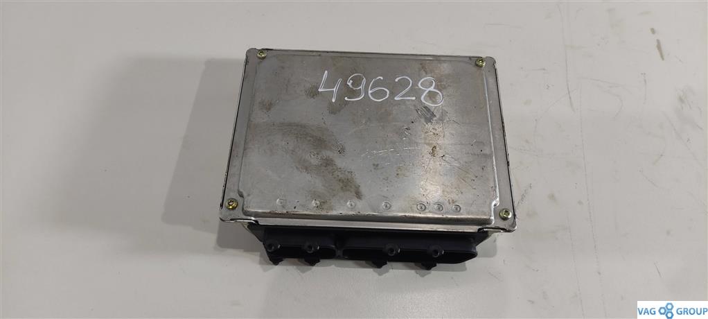 блок управления двигателем Volkswagen Passat B5 1998, 1.8 л., бензин, седан, 8D0907558F, ADR, . - фото №1