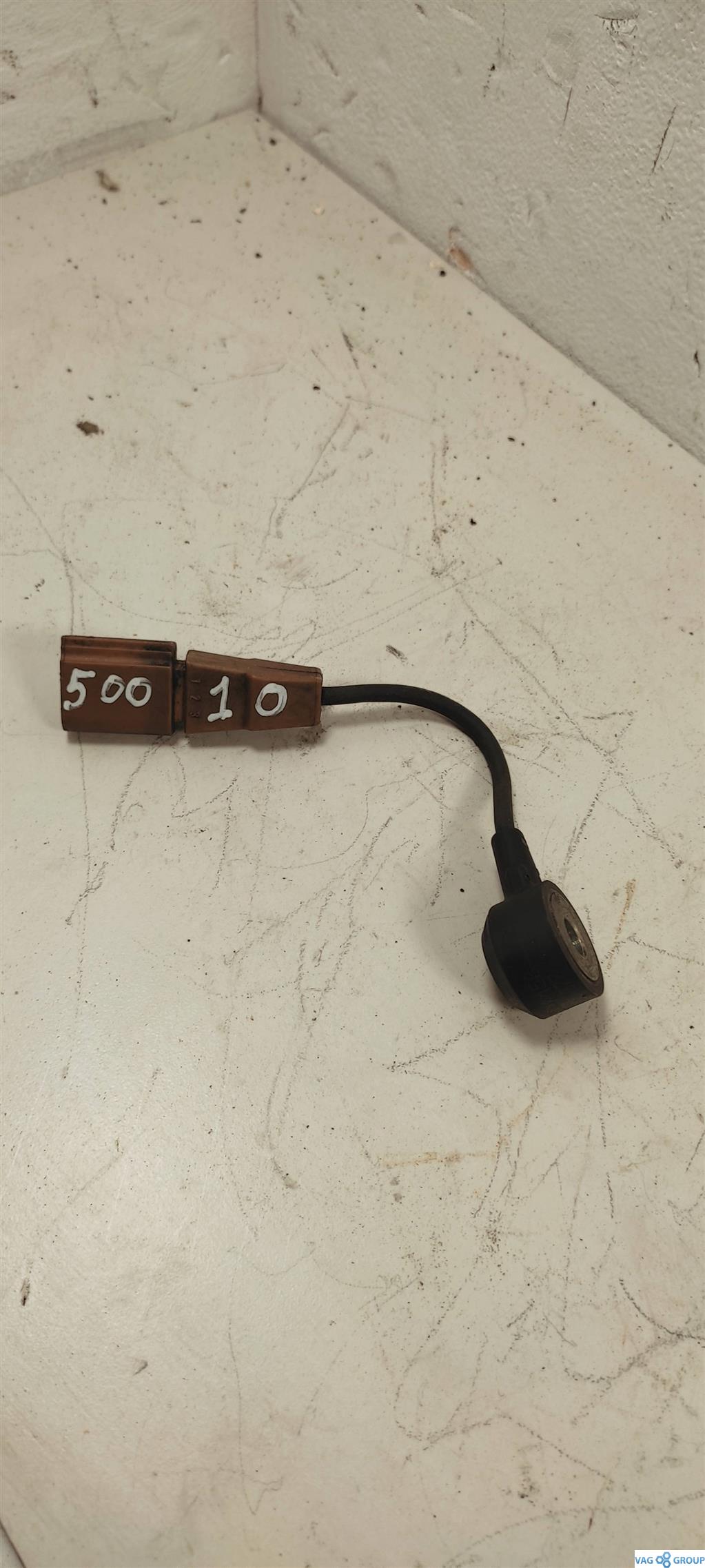 датчик детонации Volkswagen Passat B6 2008, 2.0 л., бензин, седан, 06F905377, . - фото №1