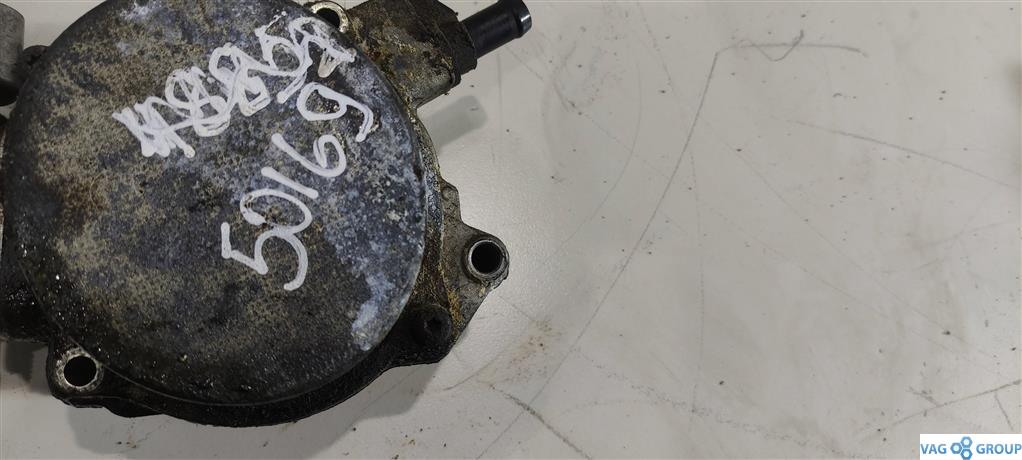 насос вакуумный Audi A4 B7 2006, 2.0 л., TFSI, бензин, седан, 06H145100AB, 06H145100S, CCT, 06H145100AK, CABA, CABB - фото №1