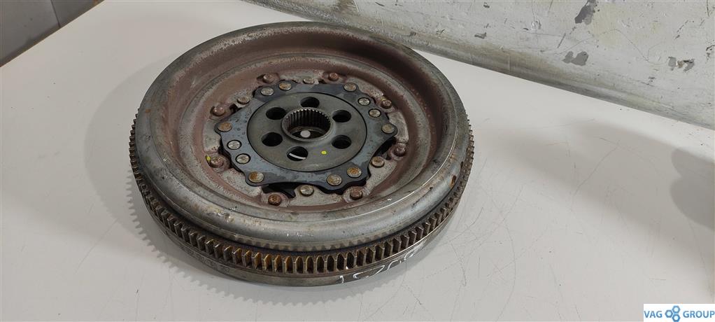 маховик Volkswagen Passat B7 2013, 2.0 л., TDi, дизель, седан, BKC, BXE, 03L105266AL, 03L105266DF, BJB, CBAA, CBAB, CBDC, CBBB, CFF, CFG, CBAC, 03L105266EG, DSG6 - фото №1