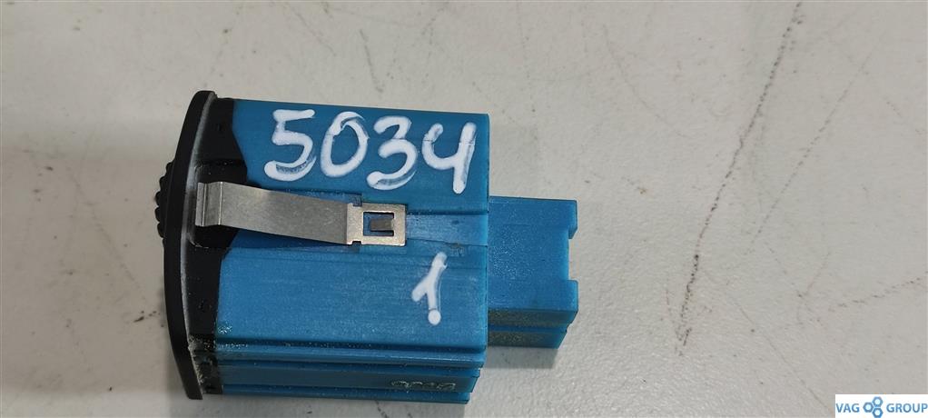 кнопка корректора фар Volkswagen Tiguan 1 поколение 2007, 1.4 л., TSI, бензин, внедорожник 5 дв., 5N0941333, CAXA, . - фото №1