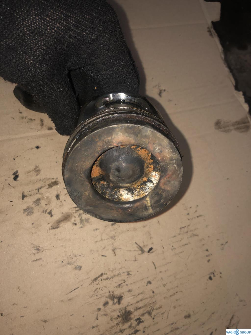 поршень Peugeot 308 T7 2009, 1.6 л., HDi, дизель, хетчбэк 5 дв., 9H06, . - фото №1