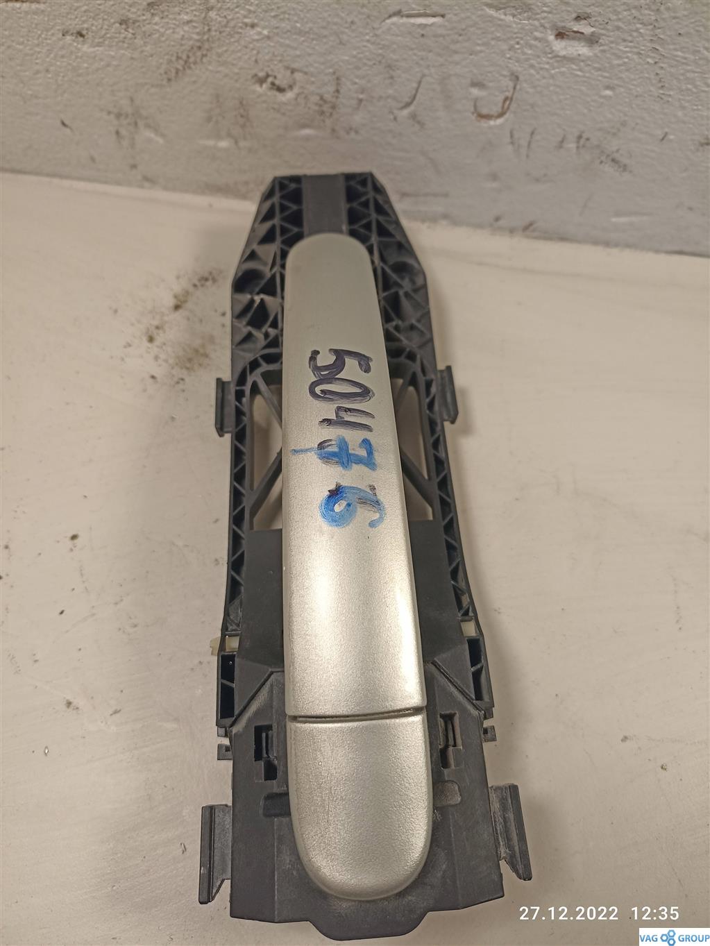 ручка наружная задняя правая Volkswagen Tiguan 1 поколение 2009, 5N0839885H, 1K8837206F, 3T0837017D, . - фото №1