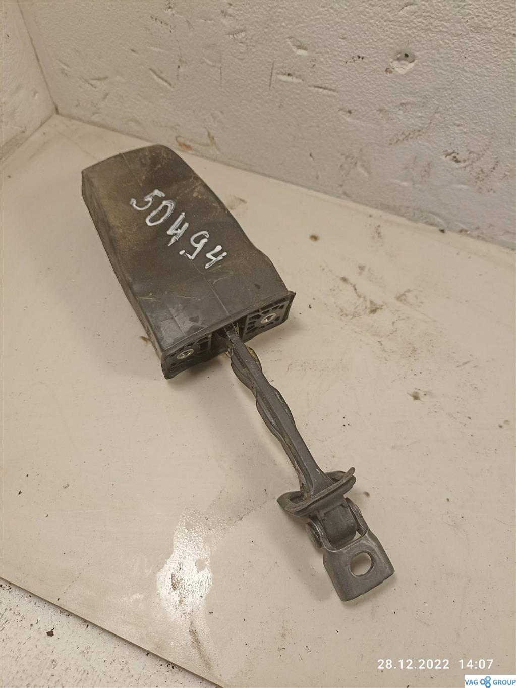 ограничитель открывания двери Volkswagen Tiguan 1 поколение 2009, 5N0837267, . - фото №1