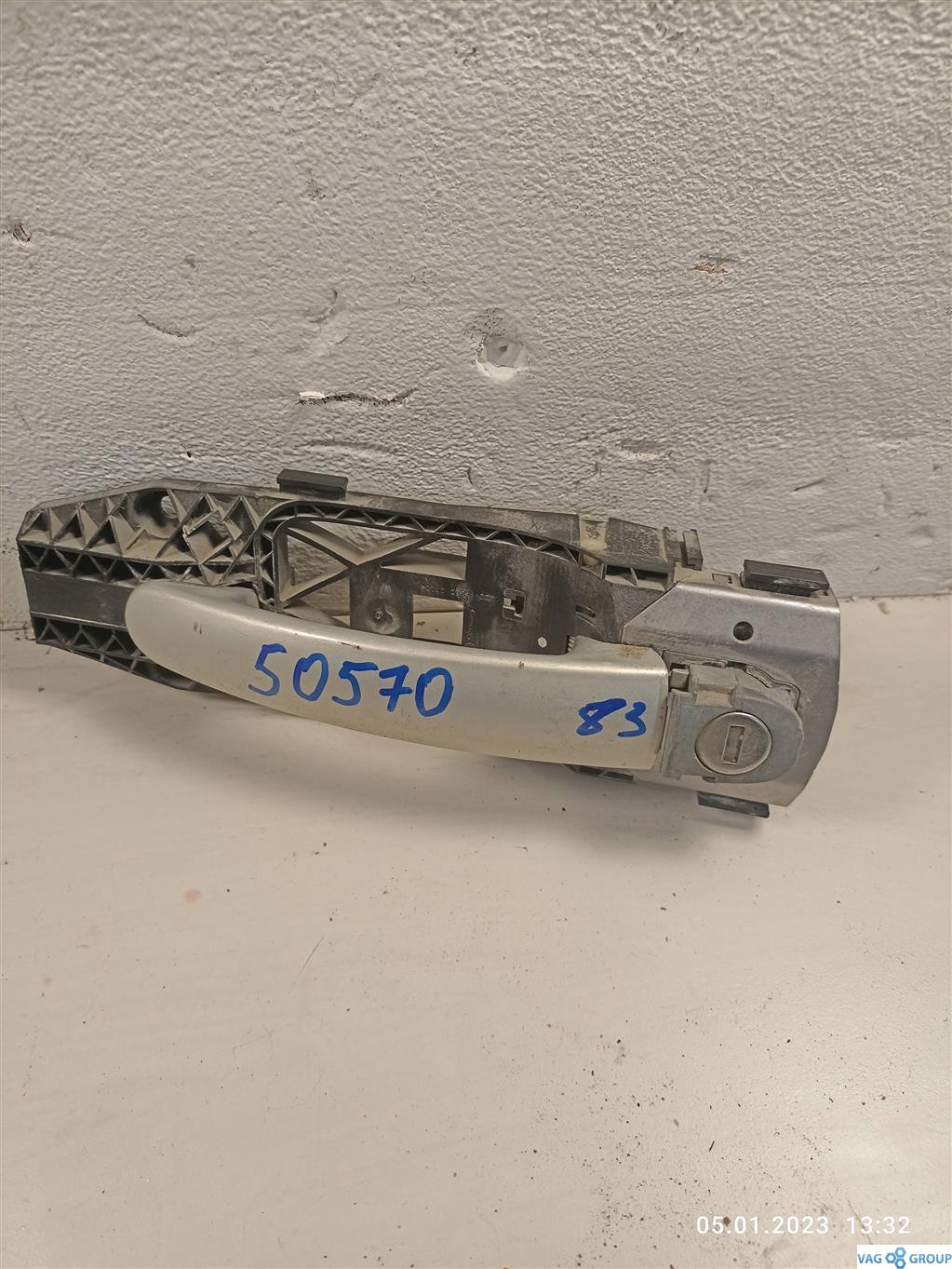 ручка наружная передняя левая Volkswagen Tiguan 1 поколение 2009, 5N0837885H, . - фото №1