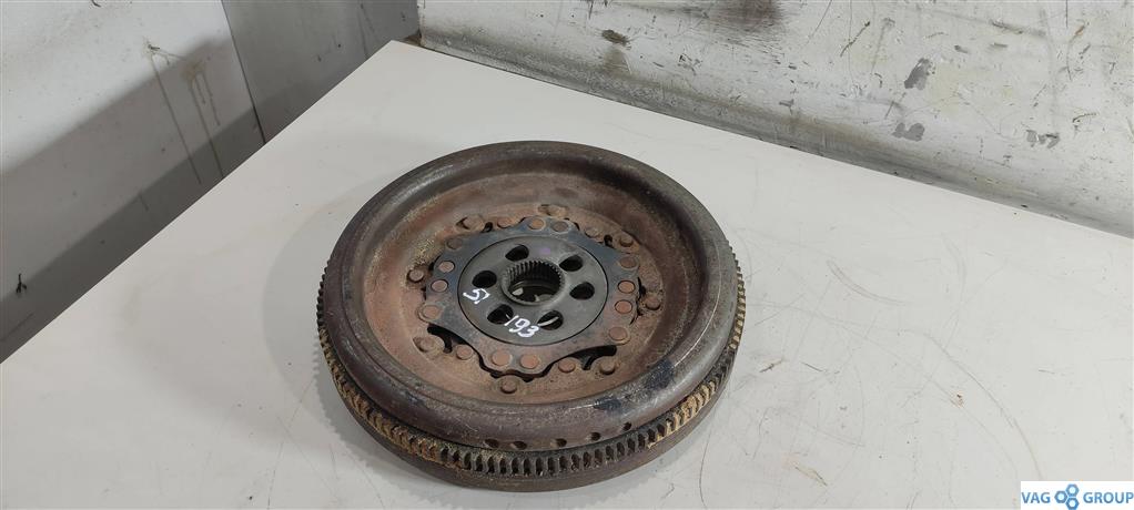 маховик Volkswagen Passat B6 2007, 2.0 л., FSI, бензин, седан, BVZ, BVY, BPY, BLR, BLX, BLY, BVX, AXX, BWA, 06F105266L, . - фото №1