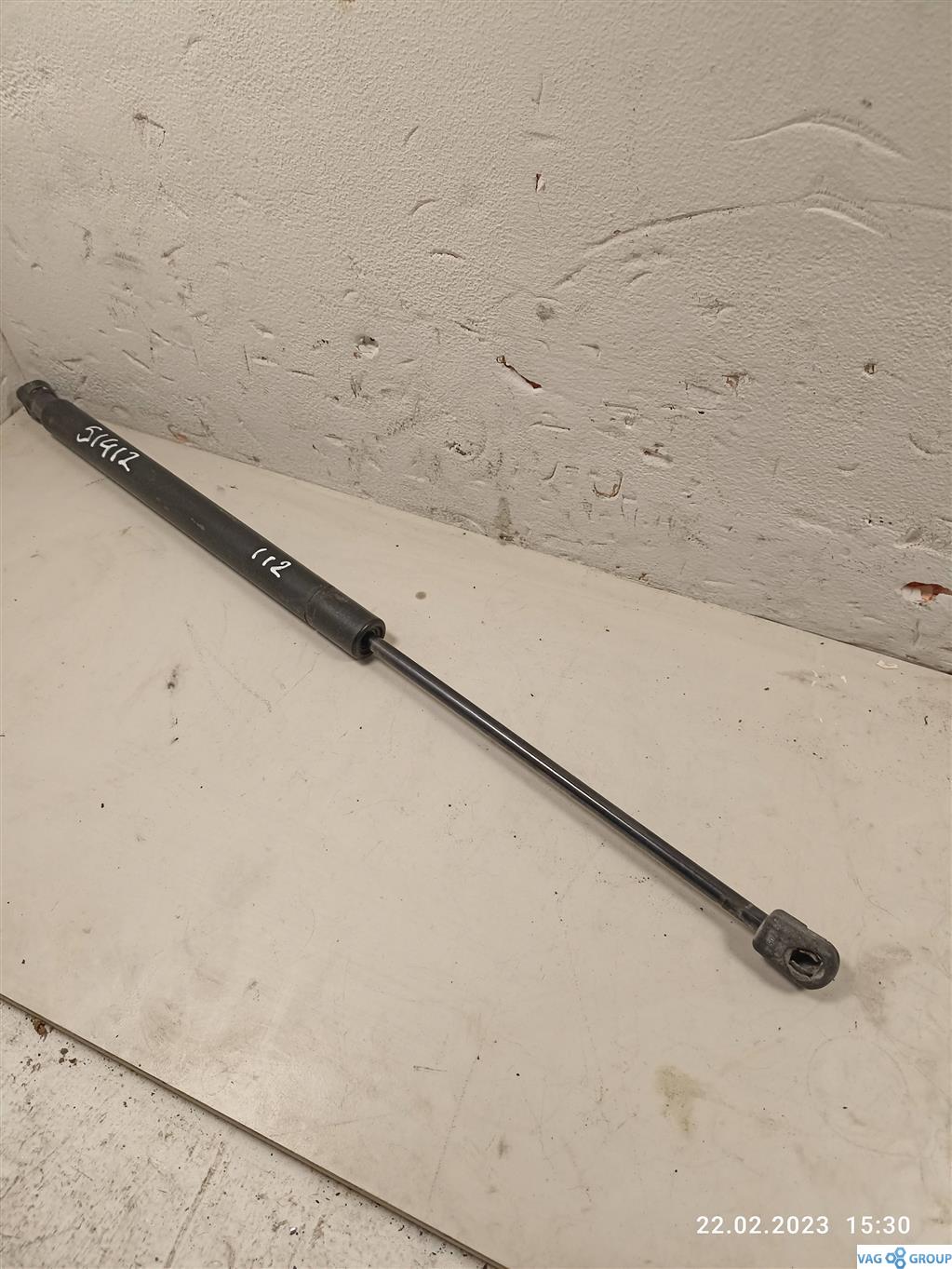 амортизатор крышки багажника (3-5 двери) Volkswagen Tiguan 1 поколение 2009, 5N0827550, . - фото №1