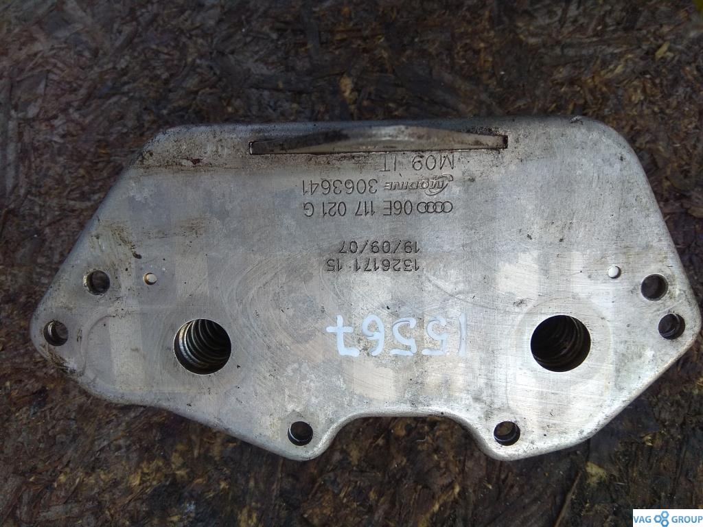 радиатор масляный Audi A4 B7 2006, 3.2 л., FSI, бензин, седан, 06E117021G, 06E117021L, . - фото №1