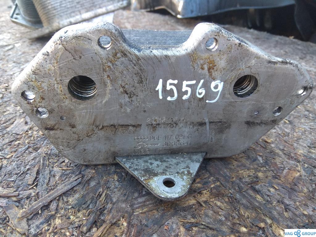 радиатор масляный Audi A4 B7 2006, 3.2 л., FSI, бензин, седан, 06E117021G, 06E117021L, . - фото №1
