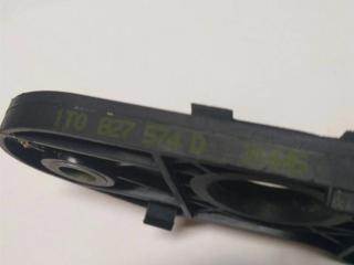 накладка подсветки номера Volkswagen Jetta 5 поколение 2006, 2.0 л., TDi, дизель, седан, 1T0827574D, 1T0827574K, 1T0827574M, .