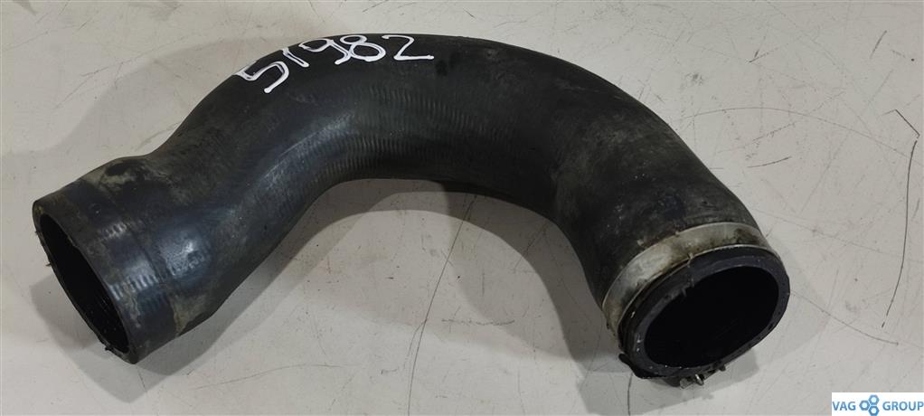 патрубок интеркулера Volkswagen Golf 6 поколение 2010, 1.6 л., TDi, дизель, хетчбэк 5 дв., 1K0145834AT, CBAA, CBAB, CBDC, CBBB, CFFA, CFFB, CLCA, CFGB, CAYC, CAYB, . - фото №1