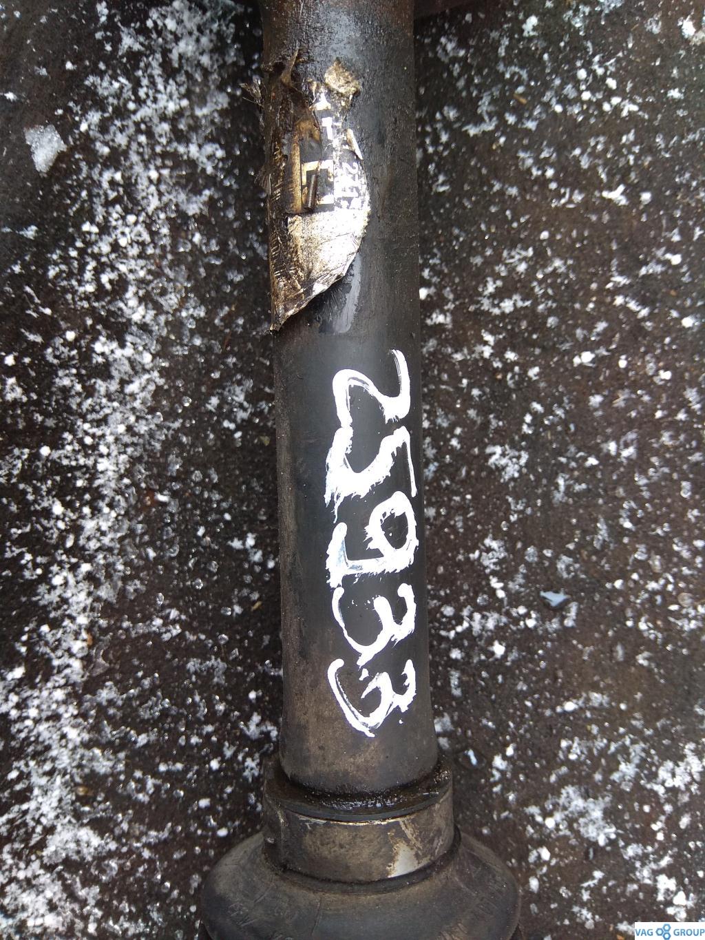 полуось передняя левая (приводной вал, ШРУС) Volkswagen Passat B6 2007, 2.0 л., TDi, дизель, седан, 1K0407271EE, 1K0407271BJ, 1K0407272CQ, 1K0407271NP, 3C0407271AJ, . - фото №1