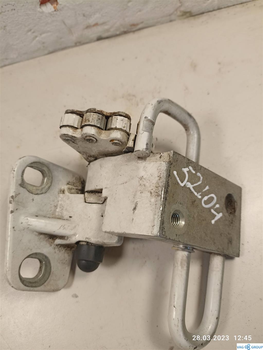 петля двери Volkswagen Passat B6 2007, 3C0831412, 3C0831412A, 3C0831412B, 3C0831412C, 3C8831412B, 3C8831412C, . - фото №1