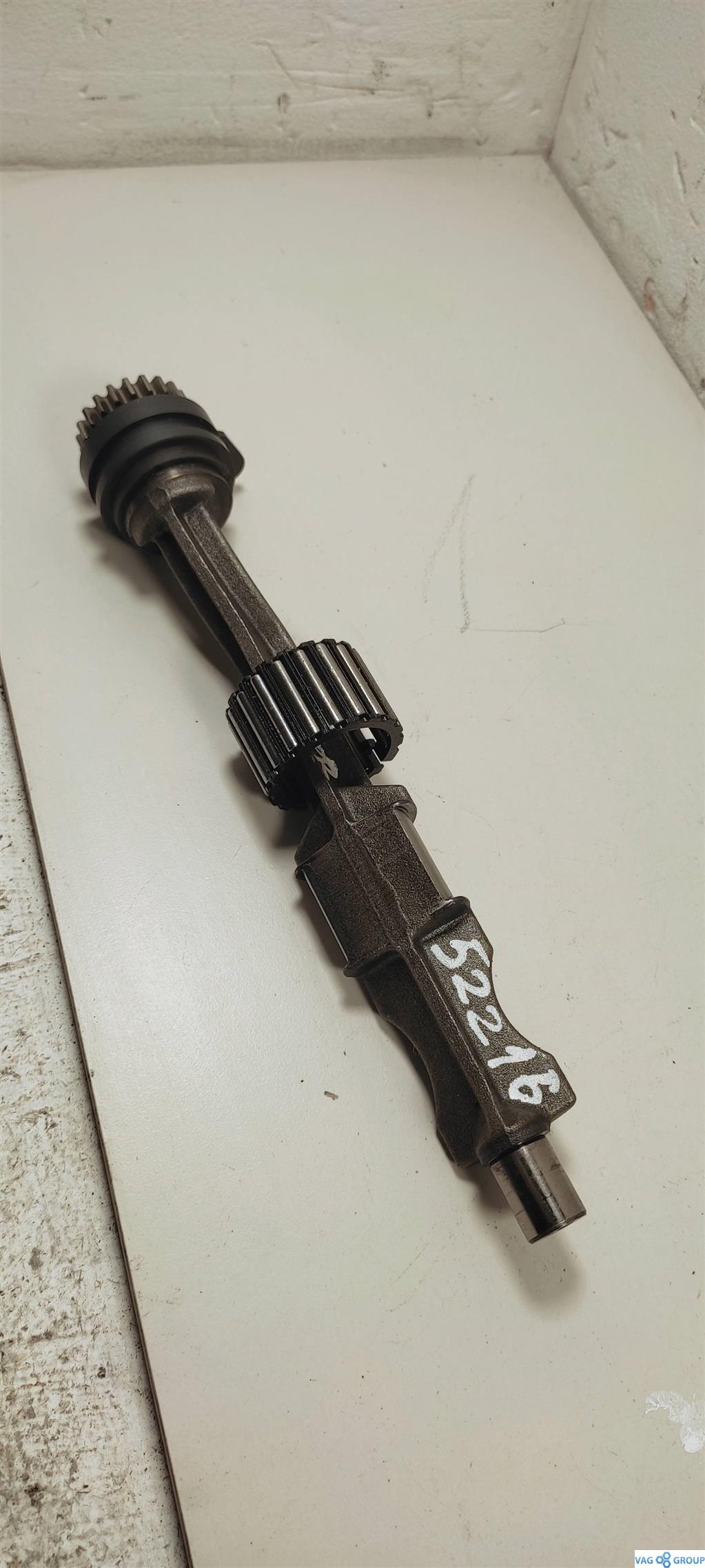 вал балансирный Volkswagen Passat B7 2013, CPR, 06L103295L, 06L103295K, 06H103333B, 06H198205AD, 06H198205S, 06K103305A - фото №1