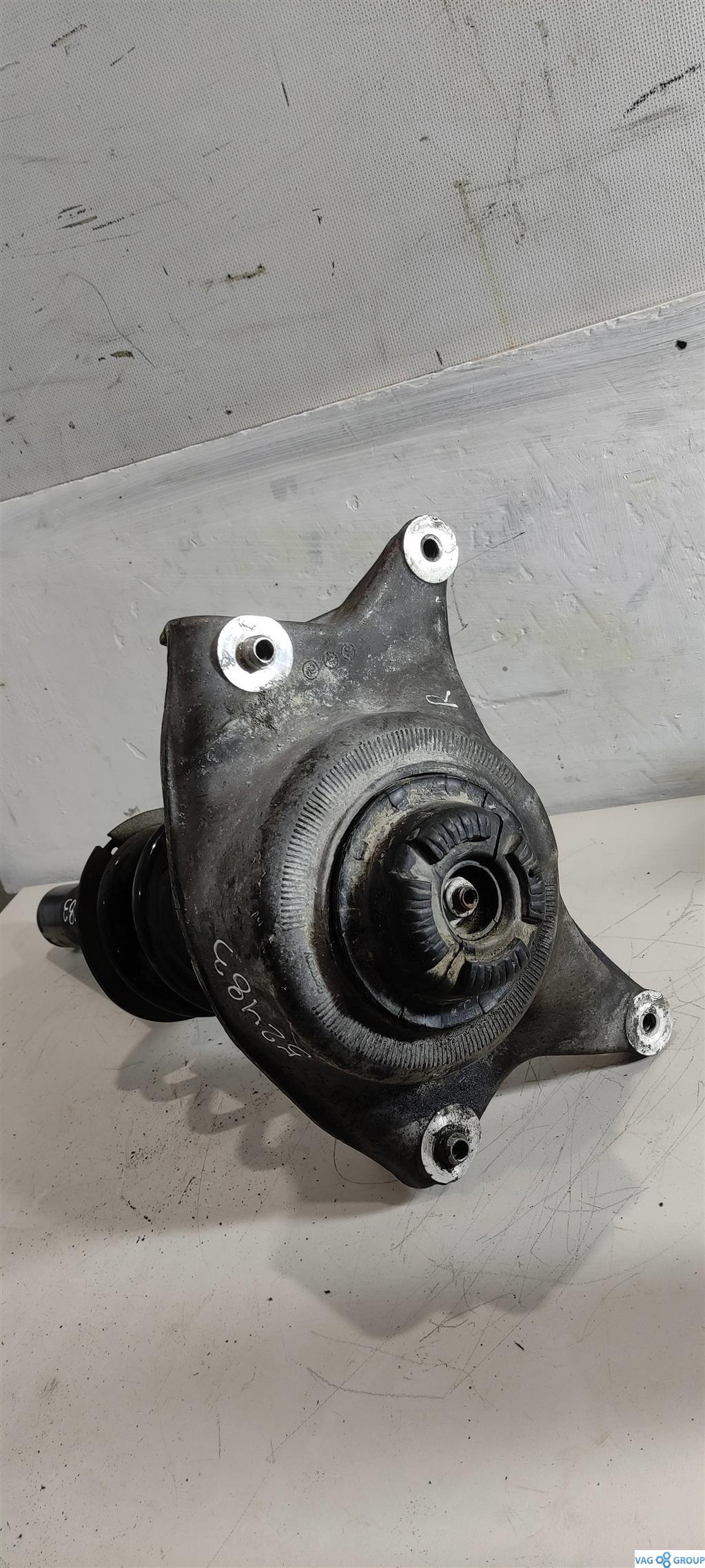 амортизатор передний Audi Q5 8R 2010, 2.0 л., TSI, бензин, внедорожник 5 дв., CDN, 8R0413031F, . - фото №1