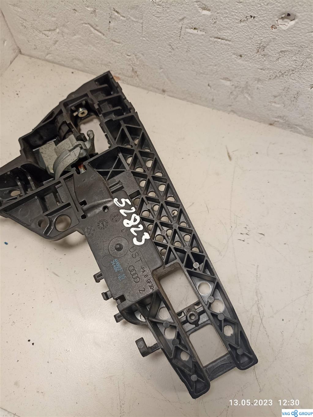 кронштейн (крепление) Audi A6 4G/C7 2013, 4H0837885, . - фото №1