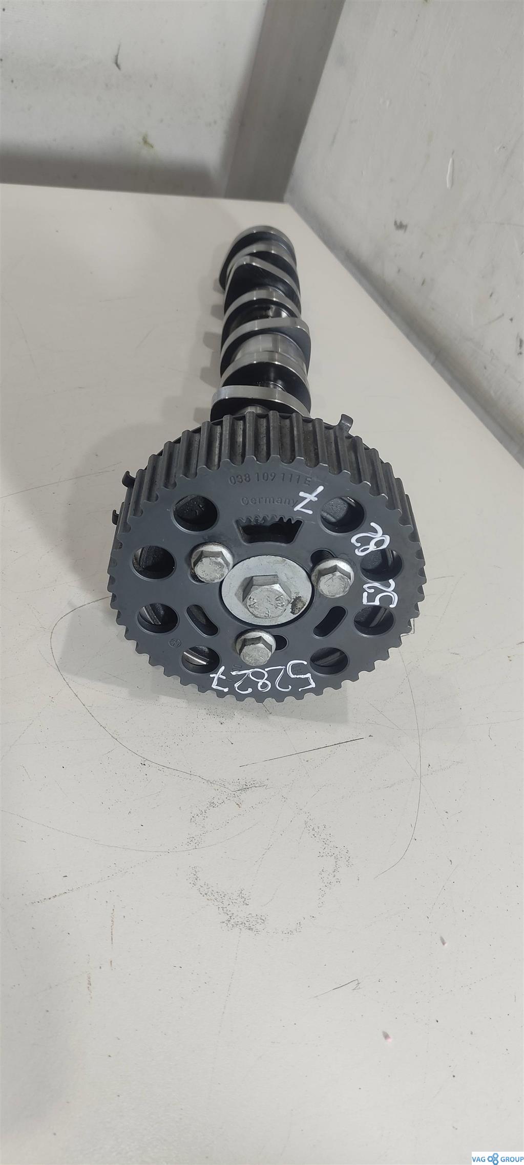 распредвал Volkswagen Transporter T5 2007, 1.9 л., TDi, дизель, фургон, BRS, AVF, AVB, BDJ, AXB, AXC, BRR, 038109101R, AWX, BDK, BXE, BPW, BLS, BKE, 038109101AH, 038109101AE, BMM, BJB, BSU, BST - фото №1