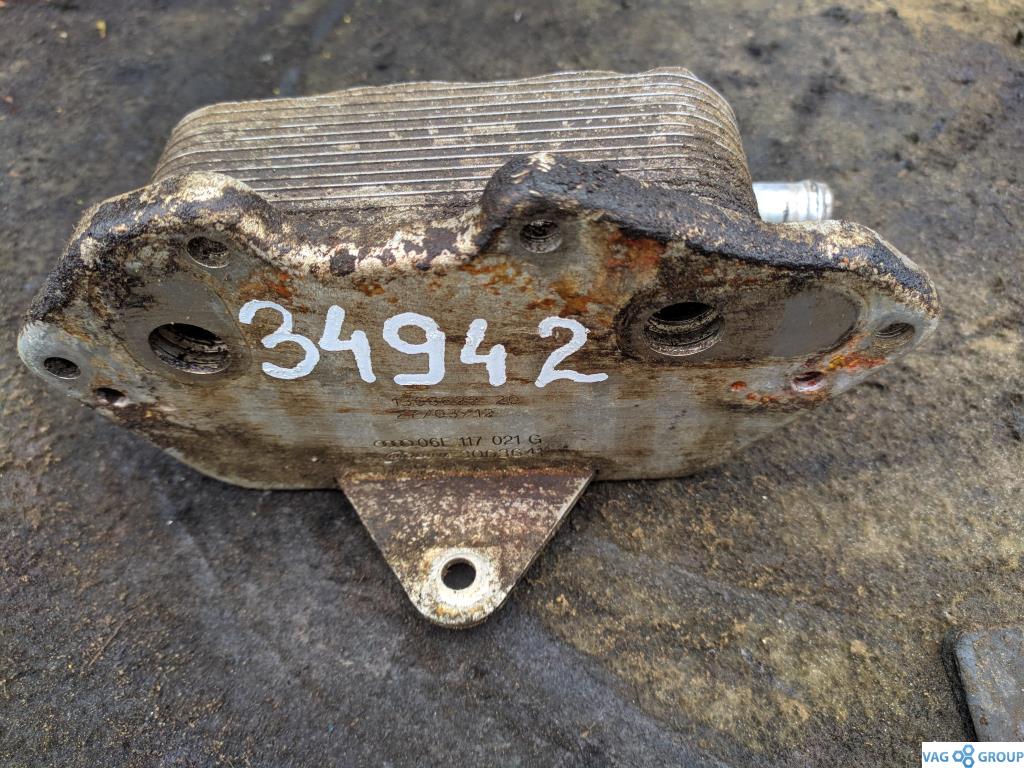 радиатор масляный Audi A6 4F/C6 2006, 2.4 л., FSI, бензин, седан, 06E117021G, AUK, BDW, BKH, BYU, BDX, 06E117021L - фото №1