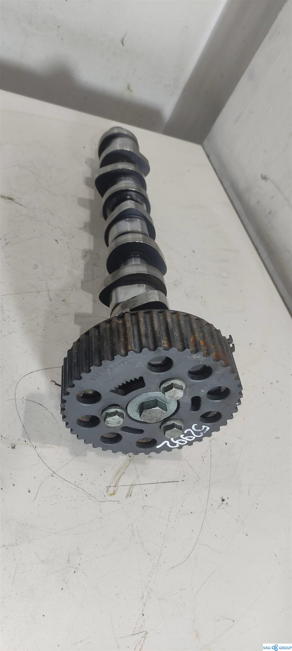 распредвал Volkswagen Transporter T5 2007, 1.9 л., TDi, дизель, фургон, BRS, AVF, AVB, BDJ, AXB, AXC, BRR, 038109101R, AWX, BDK, BXE, BPW, BLS, BKE, 038109101AH, 038109101AE, BMM, BJB, BSU, BST - фото №1