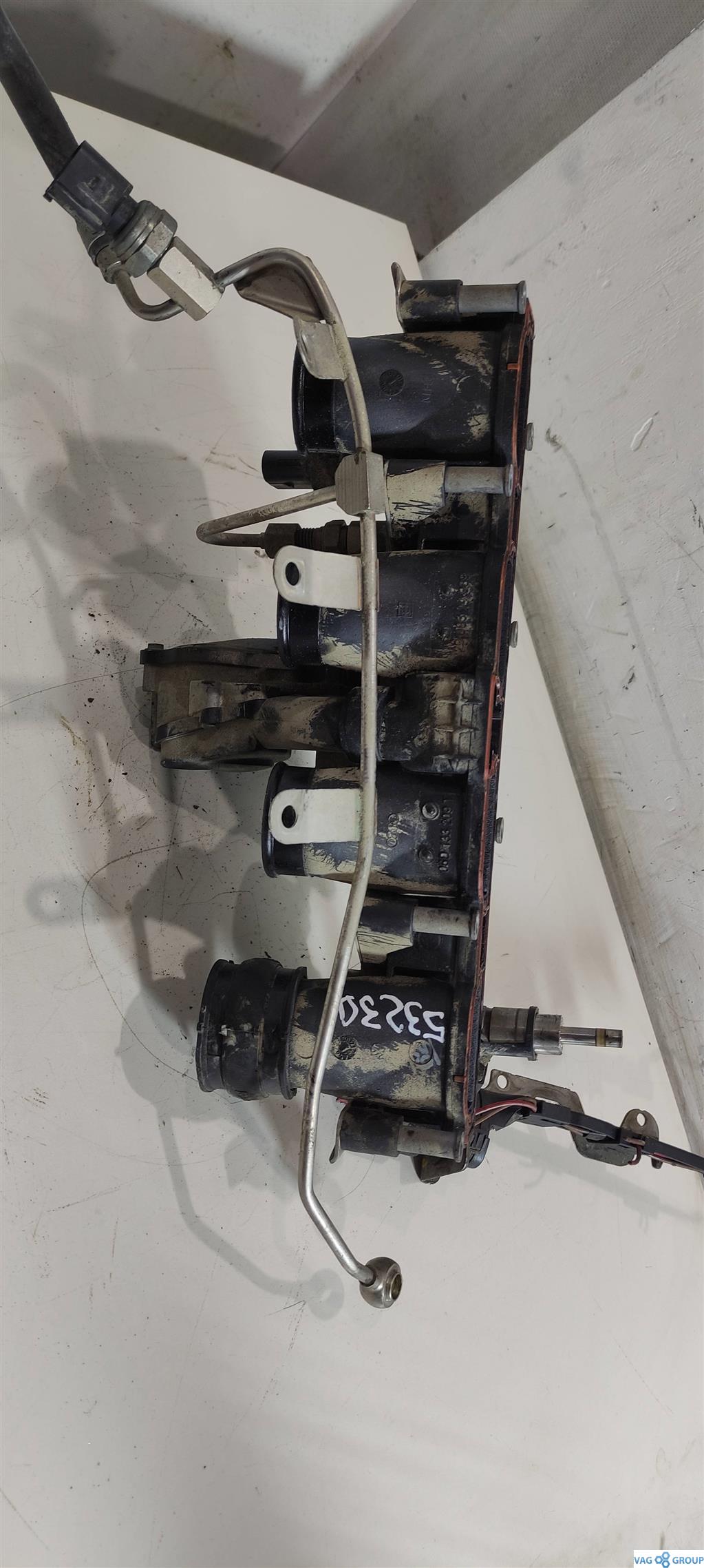 коллектор впускной Volkswagen Jetta 5 поколение 2006, 2.0 л., TFSI, бензин, седан, 06D133209T, 06D133209S, BVZ, BVY, BLR, BLX, BLY - фото №1