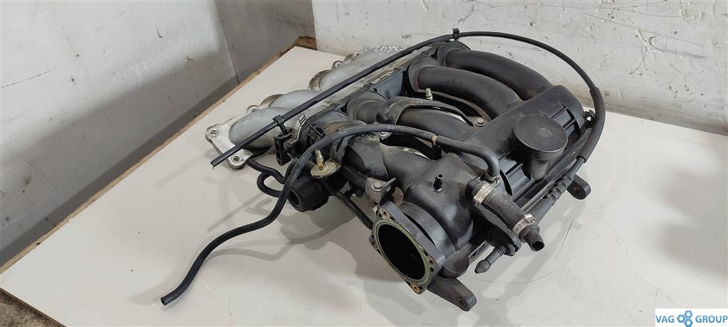 коллектор впускной Volkswagen Golf 4 поколение 2001, 1.8 л., бензин, хетчбэк 5 дв., 06A133205D, 06A133925GB, . - фото №1
