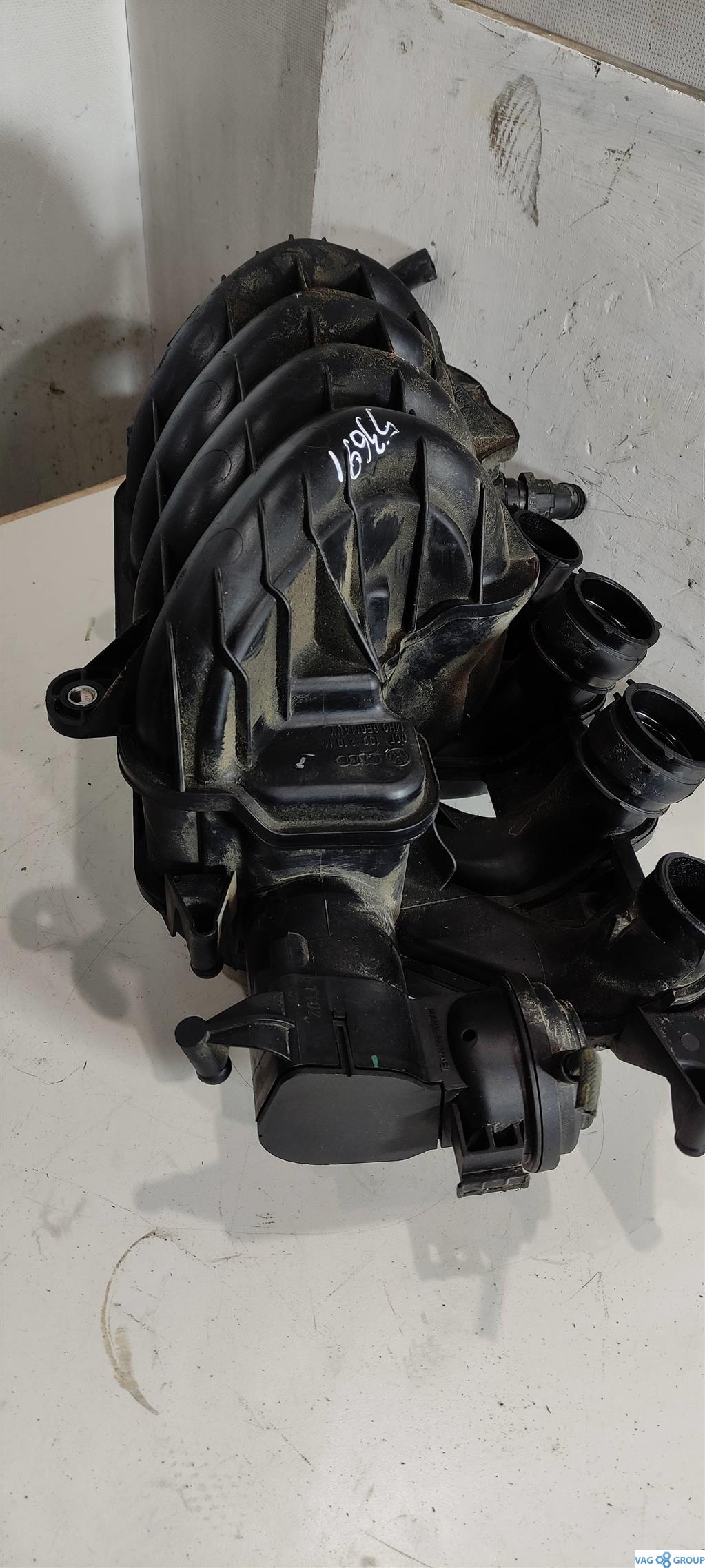 коллектор впускной Volkswagen Passat B6 2006, 2.0 л., бензин, седан, BVZ, BVY, BLR, BLX, BLY, AXW, 06F133210M, BMB, . - фото №1