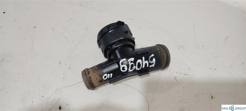 фланец (тройник) системы охлаждения Volkswagen Golf 6 поколение 2010, 1.2 л., TSI, бензин, хетчбэк 5 дв., CBZ, 1K0122291B, . - фото №1