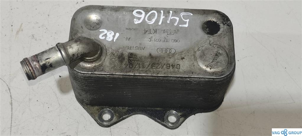 радиатор масляный Audi A4 B7 2006, 2.0 л., FSI, бензин, седан, 06D117021C, BVZ, BLR, BLX, BLY, BPJ, BWE, AXW, AXX, BWA, BMB, CDLH, CAWB, CCZA, BZC, BGB, CDMA, BWA1, CCTA, . - фото №1